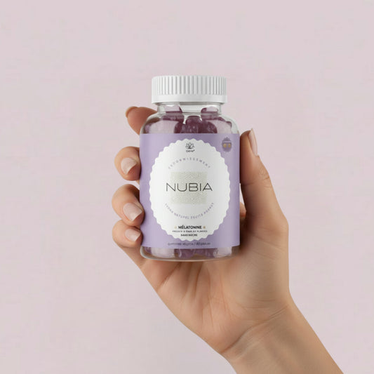 Nubia™- Le petit Ourson qui apaise votre mental pour dormir enfin.